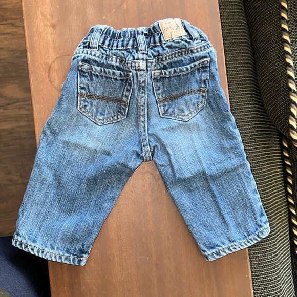 The Children’s Place 9-12M Jeans - Picture 2 of 5